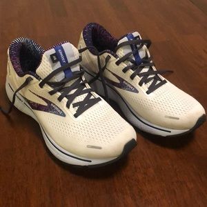 Brooks Ghost 14 neutral women’s size 10 running shoes
